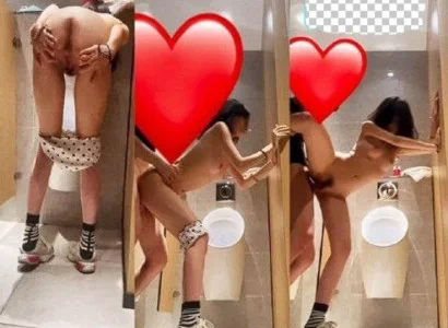 Cả hai chén em người yêu trong WC